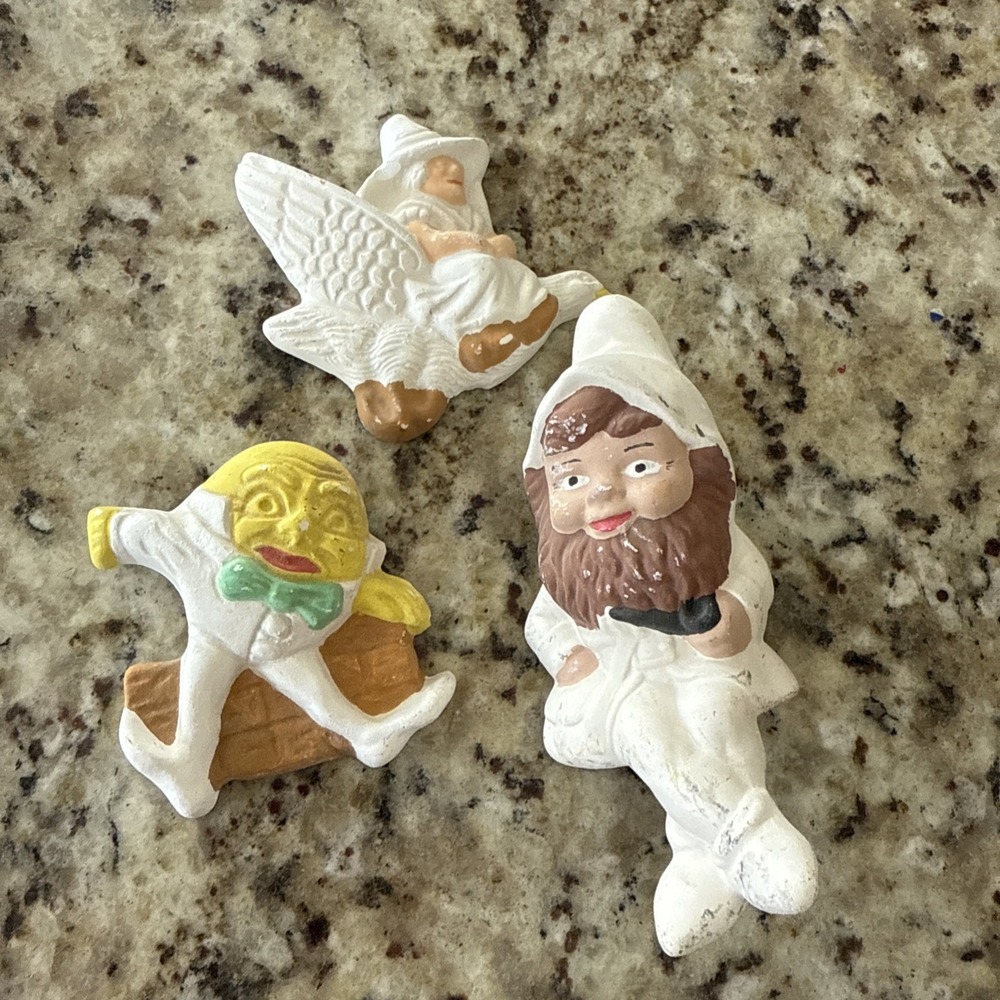 Unpainted Mostly‎ Ceramic Figures - DIY Craft Leprechaun Is A Shelf Sitter. 4811